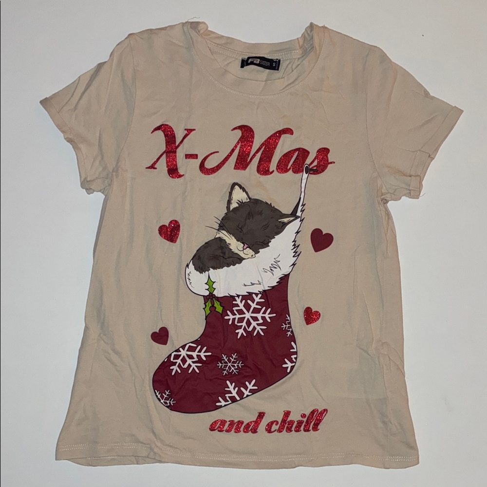X-Mas and Chill Cat Graphic Tee Beige Christmas short sleeved